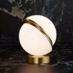 Nachttischlampe Design Goldkugel