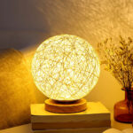 Nachttischlampe Rattan Kugel