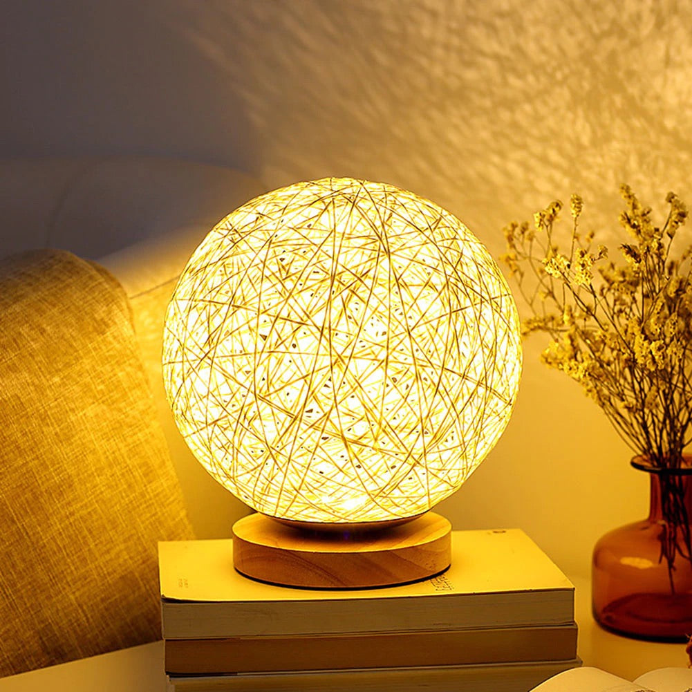 Nachttischlampe Rattan Kugel