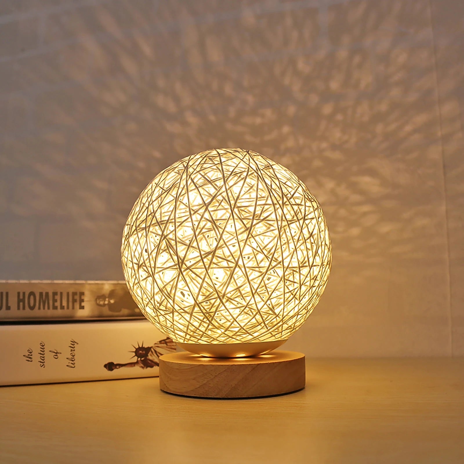 Nachttischlampe Rattan Kugel – Produktansicht 3