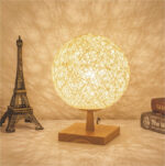 Nachttischlampe Rattan mit Holzfuß