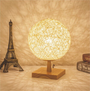 Nachttischlampe Rattan mit Holzfuß
