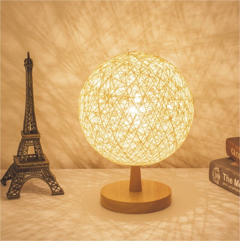 Nachttischlampe Rattan mit Holzfuß – Produktansicht 11