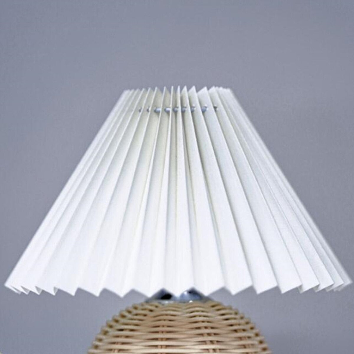Nachttischlampe Rattan Plissee – Produktansicht 3