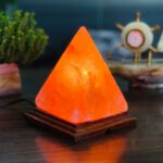 Nachttischlampe Salzstein Pyramide