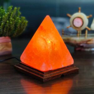 Nachttischlampe Salzstein Pyramide